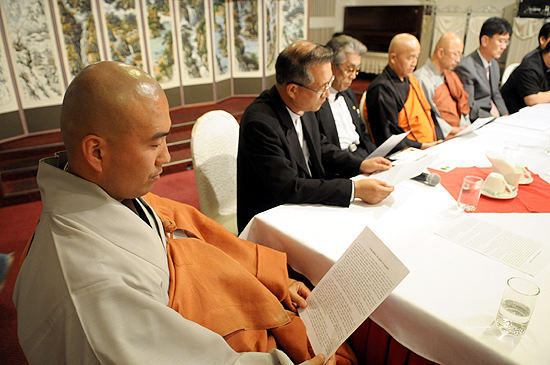 부산 종교계 시국선언에 참가한 범어사 스님들