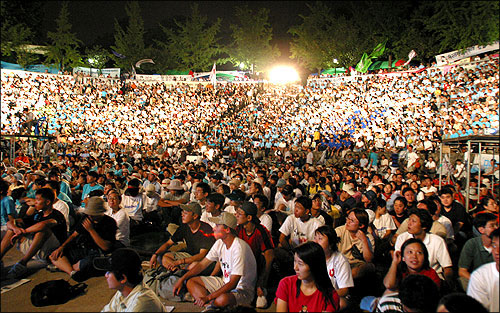 지난 2004년 경희대학교에서 진행된 8.15 행사