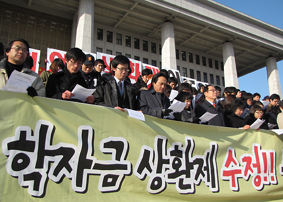 등록금 취업후 상환제는 등록금 상한제 없이는 반쪽 짜리다.