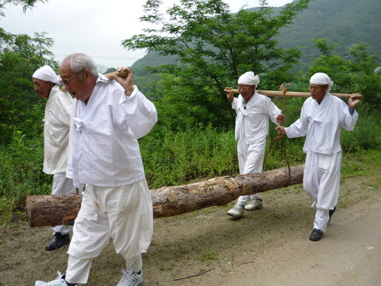 목도소리 내는 모습