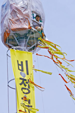 고공농성중인 이대우 GM대우 비정규지회 지회장