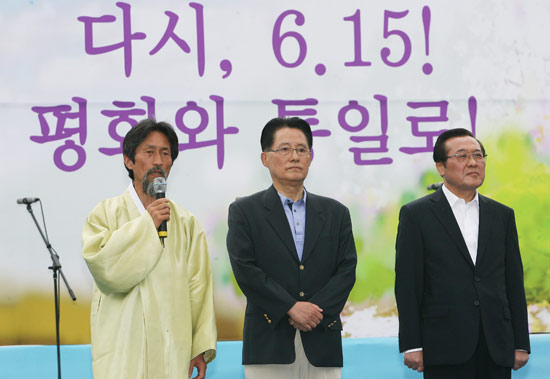 민주노동당 강기갑대표, 민주당 박지원대표, 창조한국당 송영오대표(왼쪽부터)가 축사